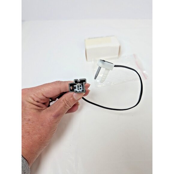 A/C Evaporator Temperature Sensor Ford F-250 F-350 Super Duty 2011-2016 YH-1735 - Picture 3 of 6